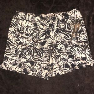 NWT Tapemeasure Floral Print Stretch Shorts